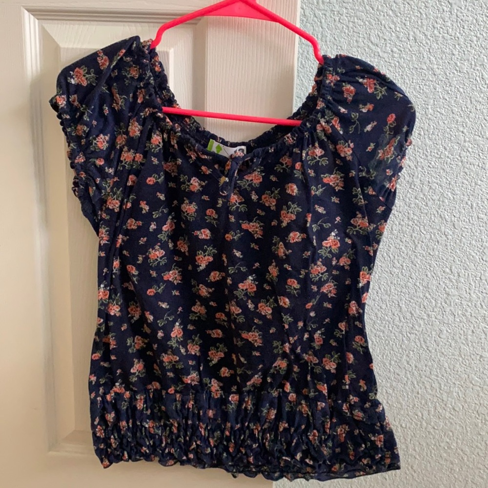 Short sleeve off the shoulder